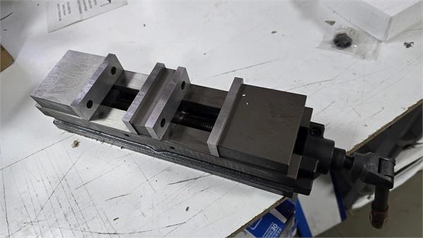 Precision machine vice Q93100 double-clamping rigid-fixing