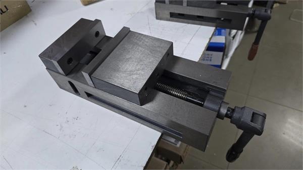 Precision machine vice QM16100N rigid-fixing