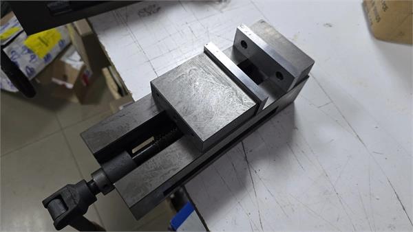 Precision machine vice QM16160N rigid-fixing