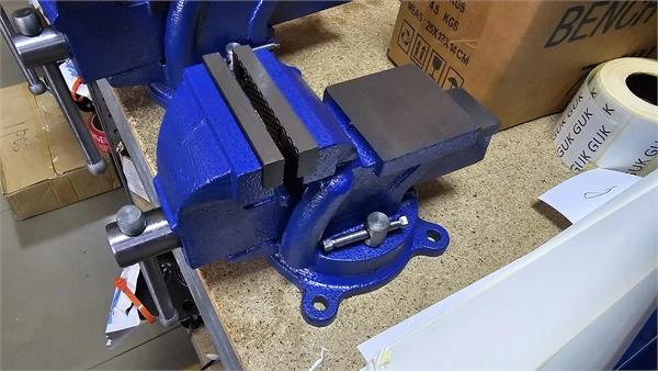 Bench vice for workbench 75mm rotating PRO series