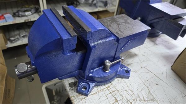 Bench vice for workbench 125mm rotating PRO MAX series